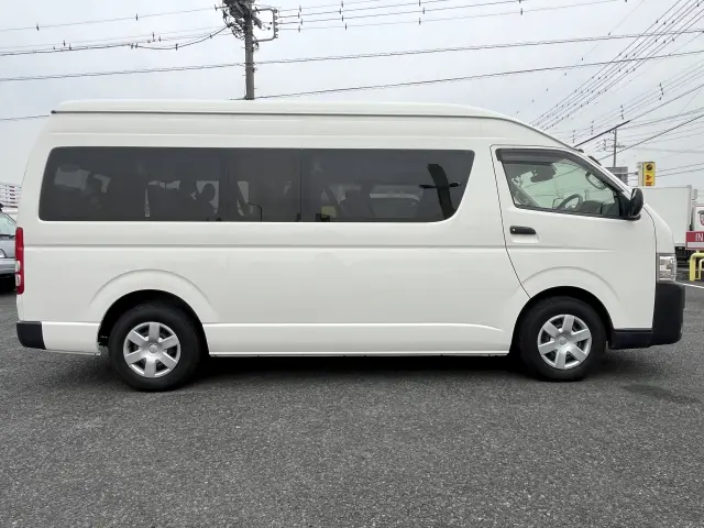 トヨタ ハイエースコミューター QDF-GDH223B(2WD)の写真5
