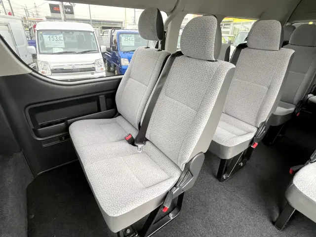 トヨタ ハイエースコミューター QDF-GDH223B(2WD)の写真10