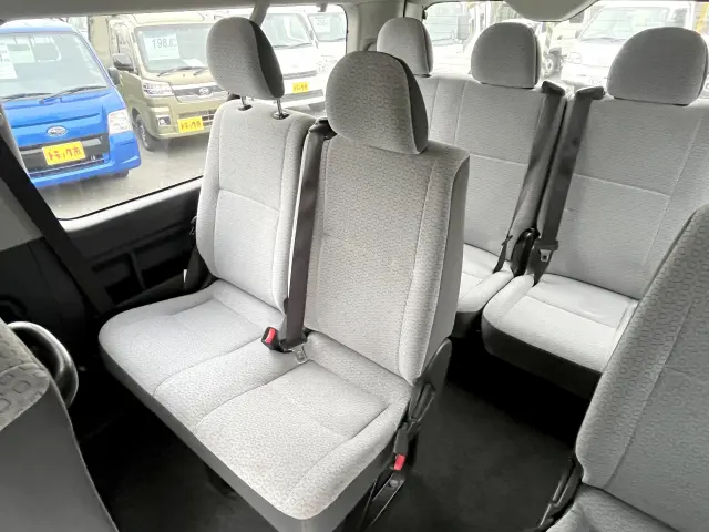 トヨタ ハイエースコミューター QDF-GDH223B(2WD)の写真12
