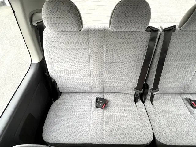 トヨタ ハイエースコミューター QDF-GDH223B(2WD)の写真13