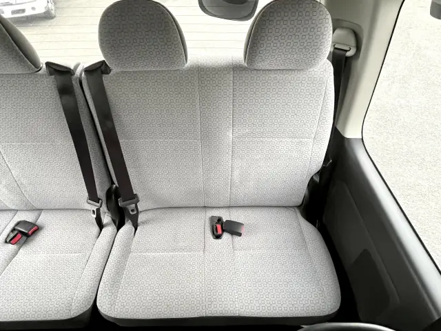 トヨタ ハイエースコミューター QDF-GDH223B(2WD)の写真14