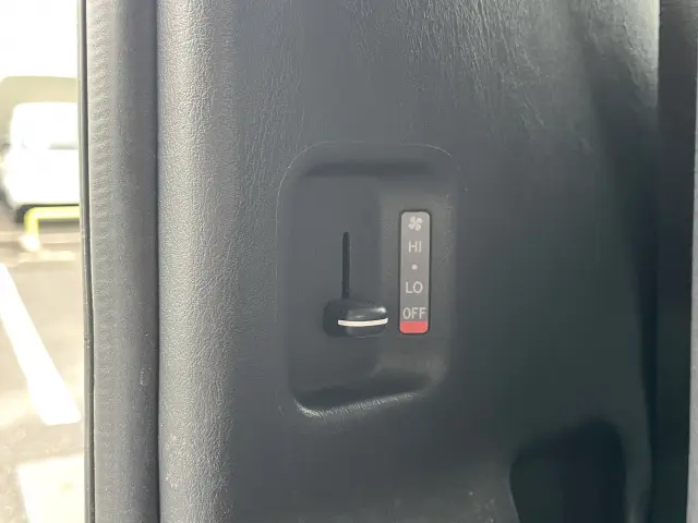 トヨタ ハイエースコミューター QDF-GDH223B(2WD)の写真19