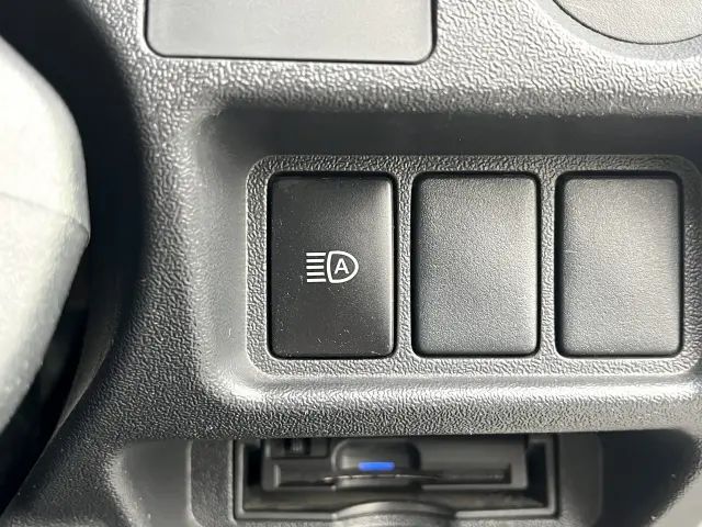 トヨタ ハイエースコミューター QDF-GDH223B(2WD)の写真28