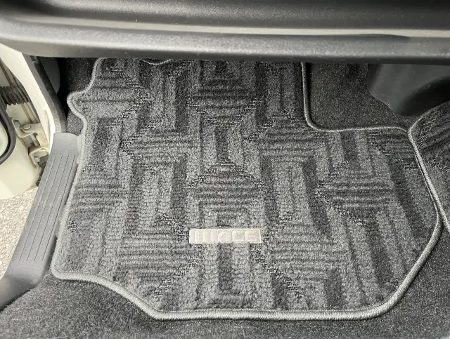 トヨタ ハイエースコミューター QDF-GDH223B(2WD)の写真33