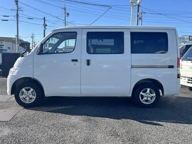 トヨタ タウンエースバン DBF-S412M(4WD)の写真3