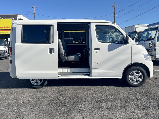 トヨタ タウンエースバン DBF-S412M(4WD)の写真6
