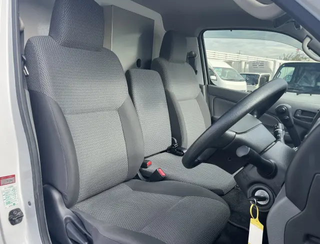 日産 キャラバン CBF-VR2E26(2WD)の写真22
