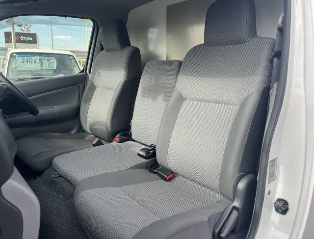 日産 キャラバン CBF-VR2E26(2WD)の写真23