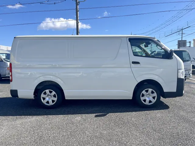 トヨタ ハイエースバン QDF-GDH201V(2WD)の写真3