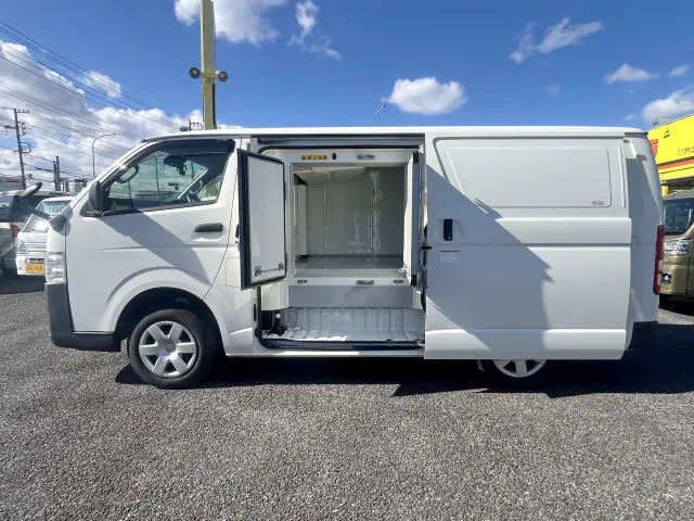 トヨタ ハイエースバン QDF-GDH201V(2WD)の写真6