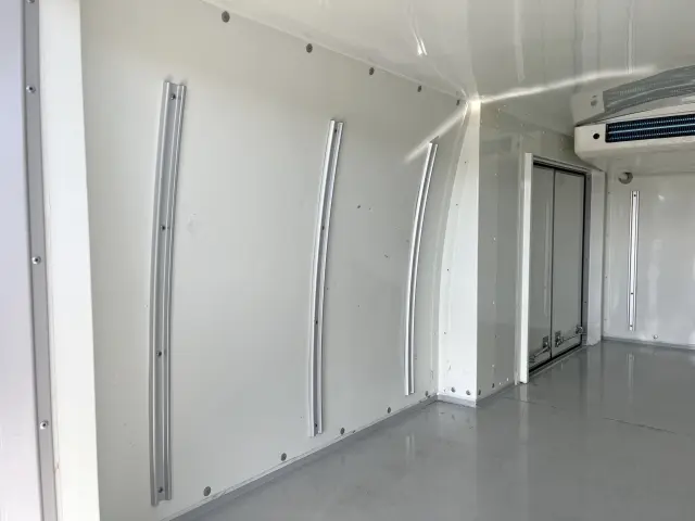 トヨタ ハイエースバン QDF-GDH201V(2WD)の写真13