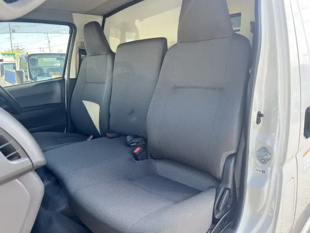 トヨタ ハイエースバン QDF-GDH201V(2WD)の写真19