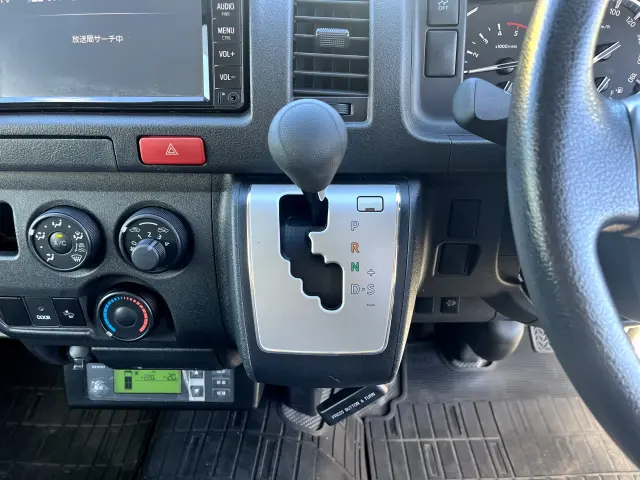 トヨタ ハイエースバン QDF-GDH201V(2WD)の写真21