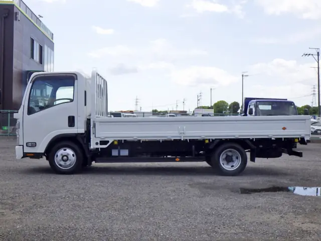 いすゞ エルフ 2RG-NNR88AR(2WD)の写真4