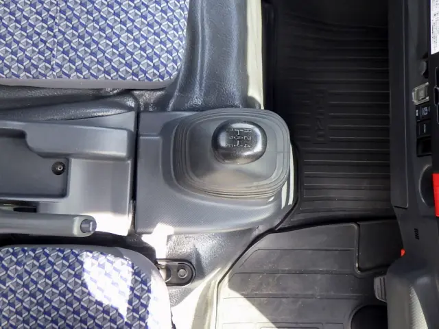 いすゞ エルフ 2RG-NNR88AR(2WD)の写真13