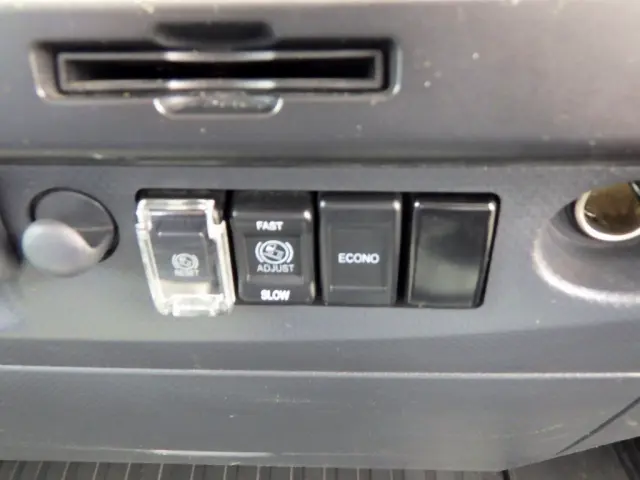 いすゞ エルフ 2RG-NNR88AR(2WD)の写真17