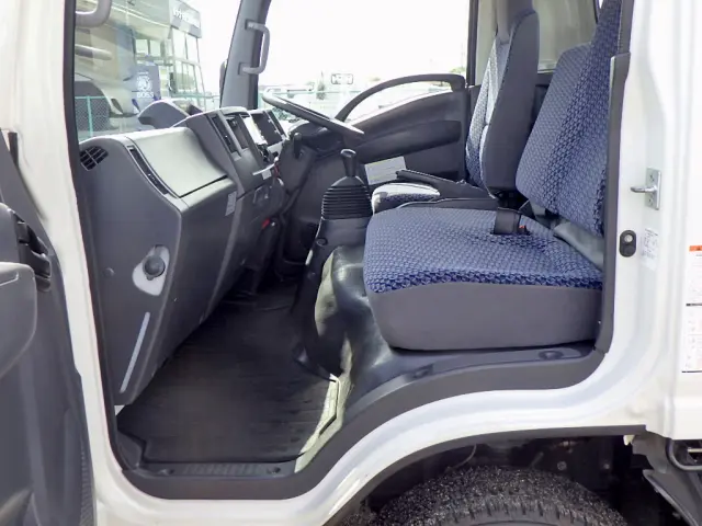 いすゞ エルフ 2RG-NNR88AR(2WD)の写真45