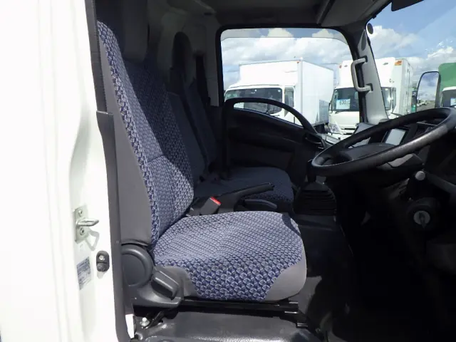 いすゞ エルフ 2RG-NNR88AR(2WD)の写真46