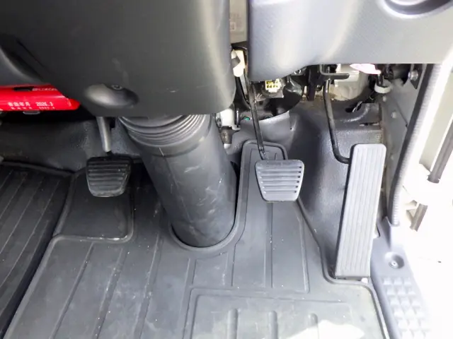 いすゞ エルフ 2RG-NNR88AR(2WD)の写真48