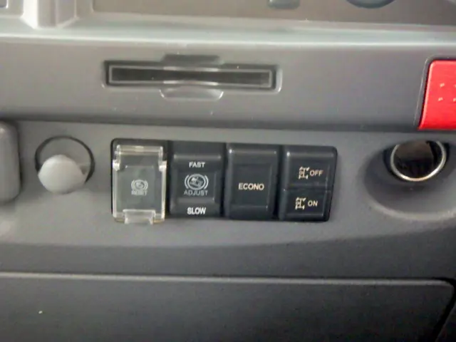 いすゞ エルフ 2RG-NPR88YN(2WD)の写真19