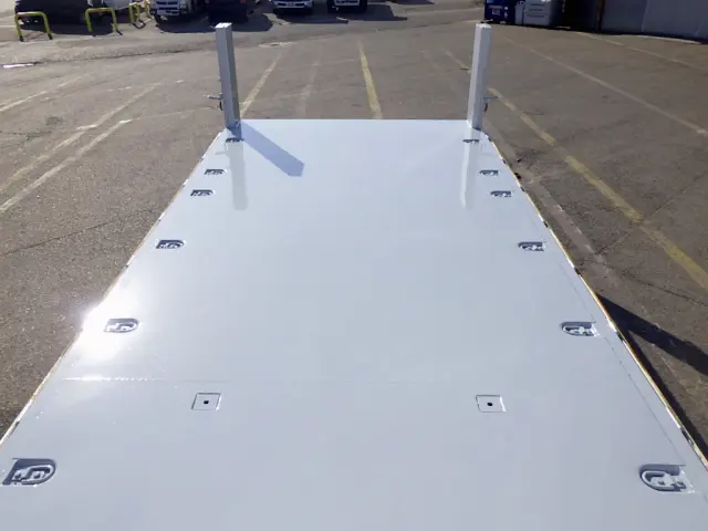 いすゞ フォワード 2RG-FRR90S2(2WD)の写真9