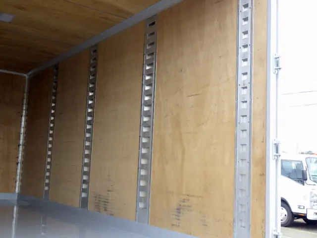 いすゞ エルフ 2RG-NPR88AN(2WD)の写真10