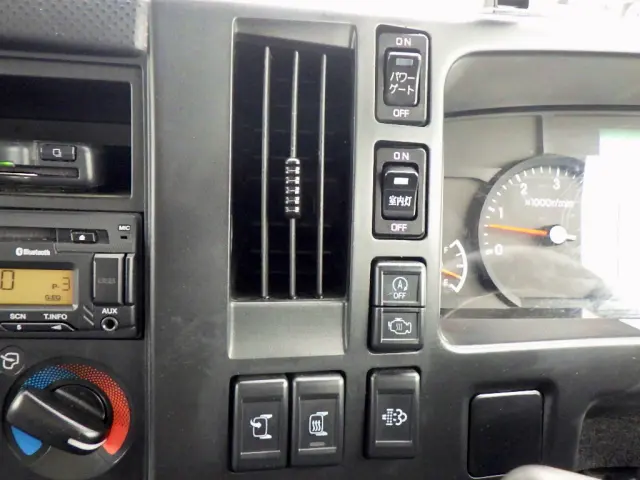 いすゞ エルフ 2RG-NPR88AN(2WD)の写真16