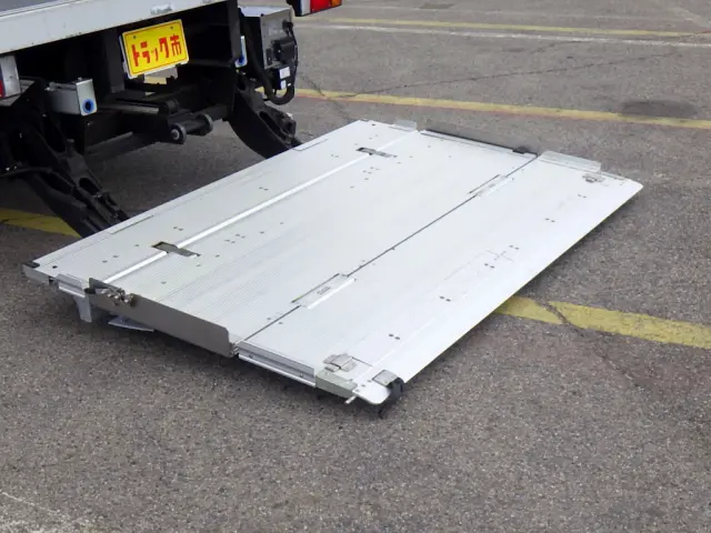 いすゞ エルフ 2RG-NPR88AN(2WD)の写真30