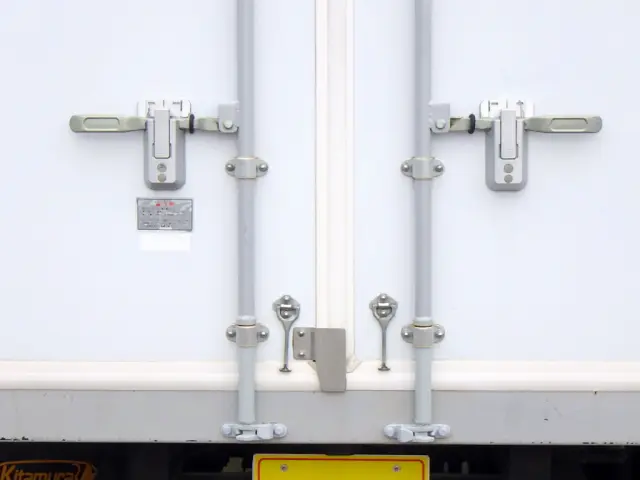 いすゞ エルフ 2RG-NPR88AN(2WD)の写真34