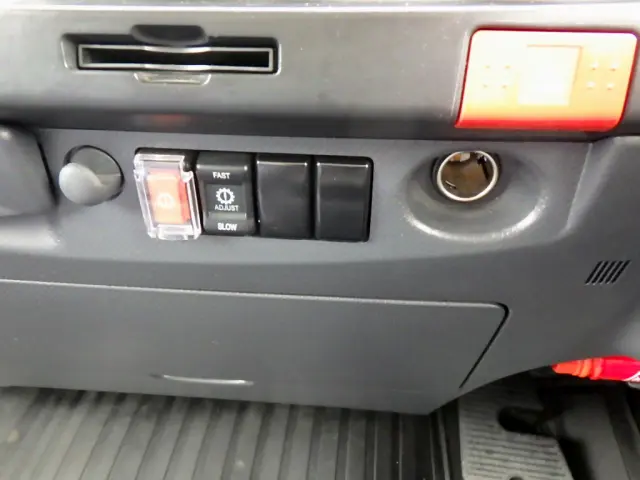 いすゞ エルフ 2RG-NPR88AN(2WD)の写真46