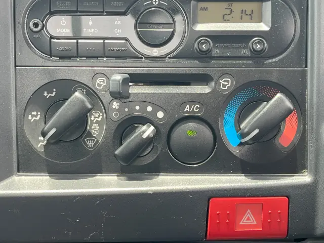 いすゞ エルフ TRG-NJR85A(2WD)の写真20