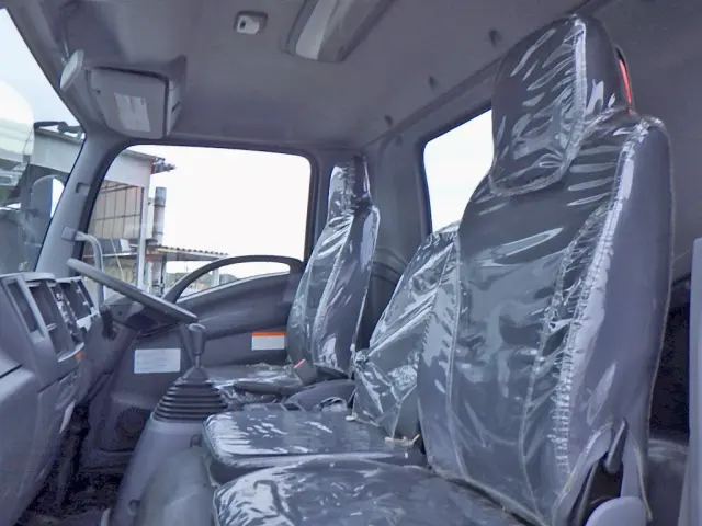 いすゞ フォワード 2PG-FRR90S1(2WD)の写真16