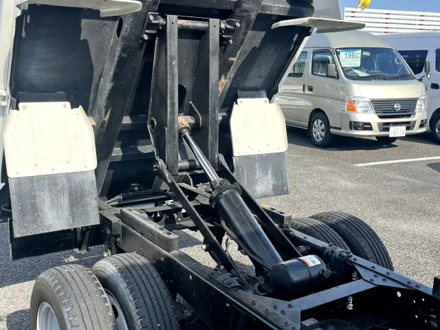 いすゞ エルフ 2RG-NJR88AN(2WD)の写真15