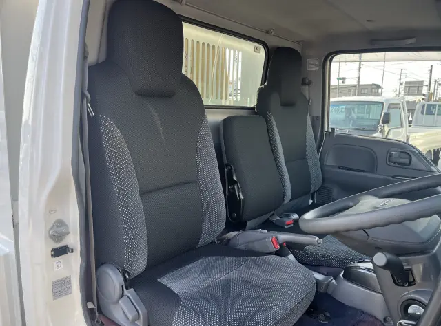 いすゞ エルフ 2RG-NJR88AN(2WD)の写真19