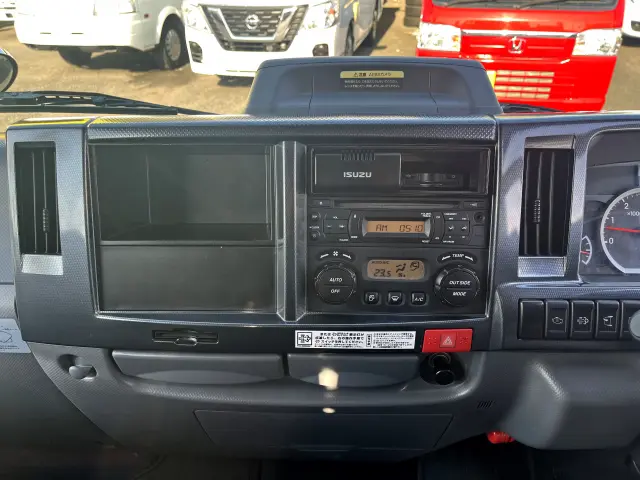 いすゞ エルフ 2RG-NJR88AN(2WD)の写真23