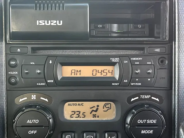 いすゞ エルフ 2RG-NJR88AN(2WD)の写真24