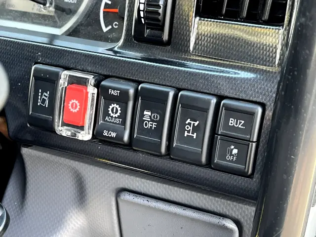 いすゞ エルフ 2RG-NJR88AN(2WD)の写真27