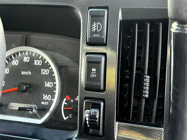 いすゞ エルフ 2RG-NJR88AN(2WD)の写真28