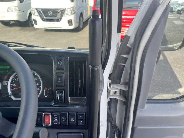 いすゞ エルフ 2RG-NJR88AN(2WD)の写真30