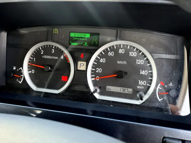 いすゞ エルフ 2RG-NJR88AN(2WD)の写真34