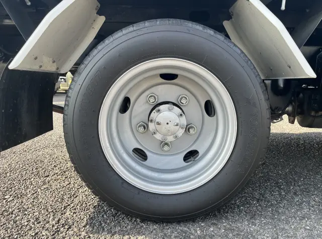 いすゞ エルフ 2RG-NJR88AN(2WD)の写真45