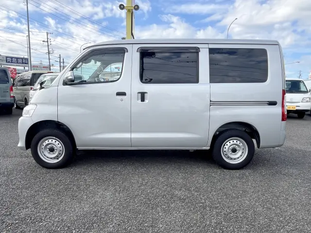 トヨタ タウンエースバン 5BF-S403M(2WD)の写真3