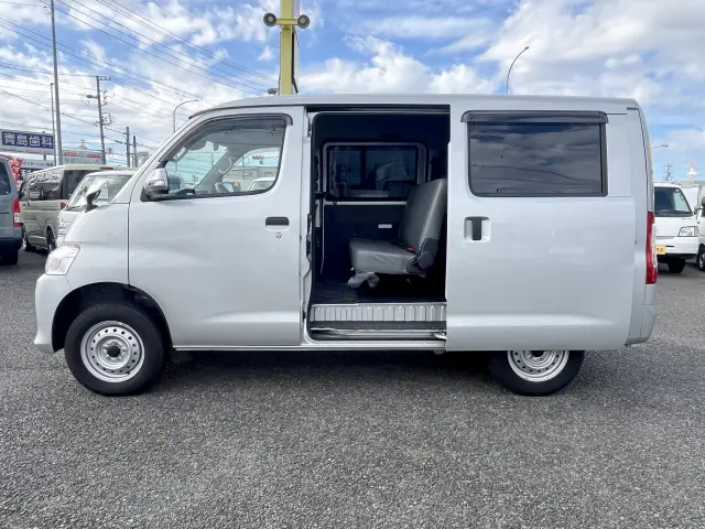 トヨタ タウンエースバン 5BF-S403M(2WD)の写真4