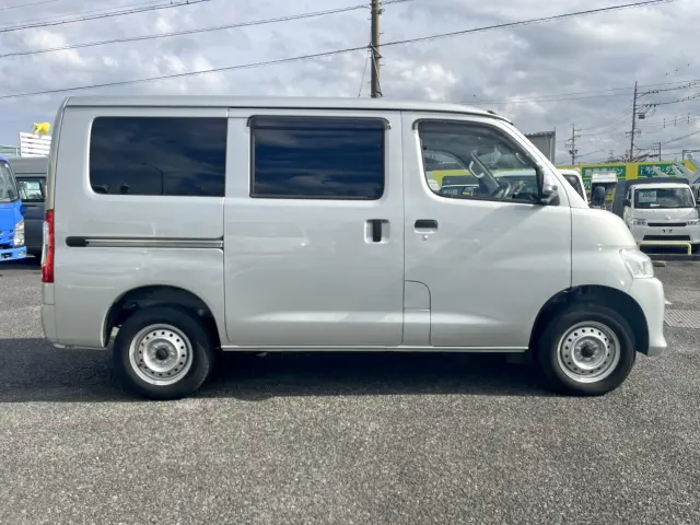 トヨタ タウンエースバン 5BF-S403M(2WD)の写真5