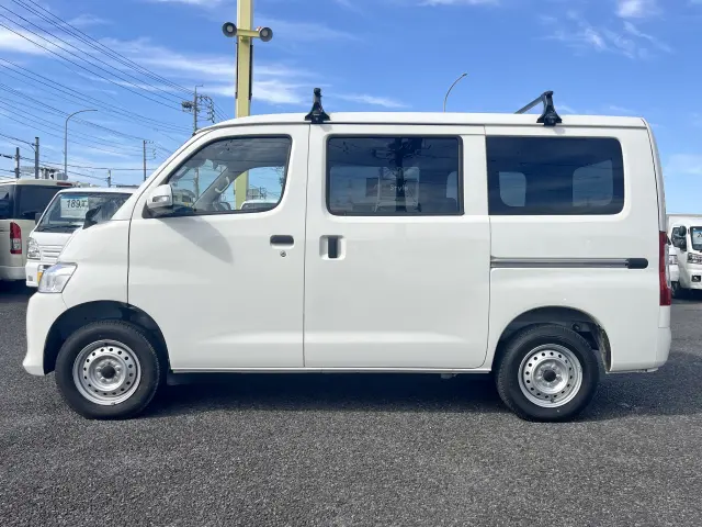 トヨタ タウンエースバン 5BF-S413M(4WD)の写真3