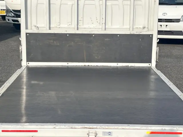 いすゞ エルフ 2RG-NJR88A(2WD)の写真9