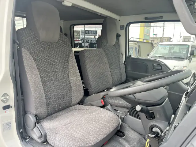 いすゞ エルフ 2RG-NJR88A(2WD)の写真14