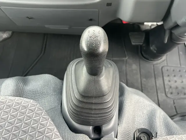 いすゞ エルフ 2RG-NJR88A(2WD)の写真17