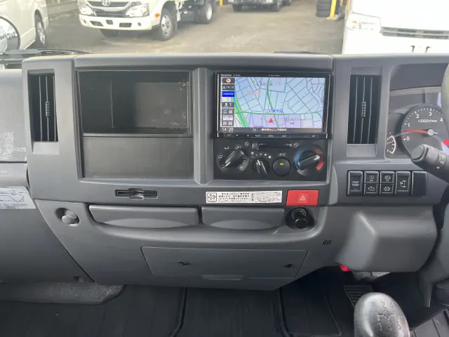 いすゞ エルフ 2RG-NJR88A(2WD)の写真18