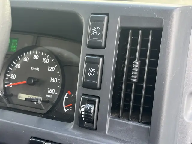 いすゞ エルフ 2RG-NJR88A(2WD)の写真25